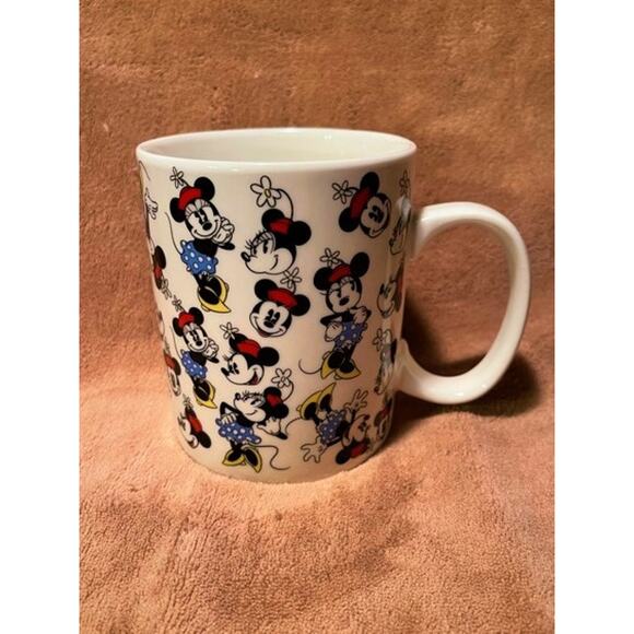 Disney Retro Minnie Mouse 14oz Coffee Mug - Picture 1 of 2